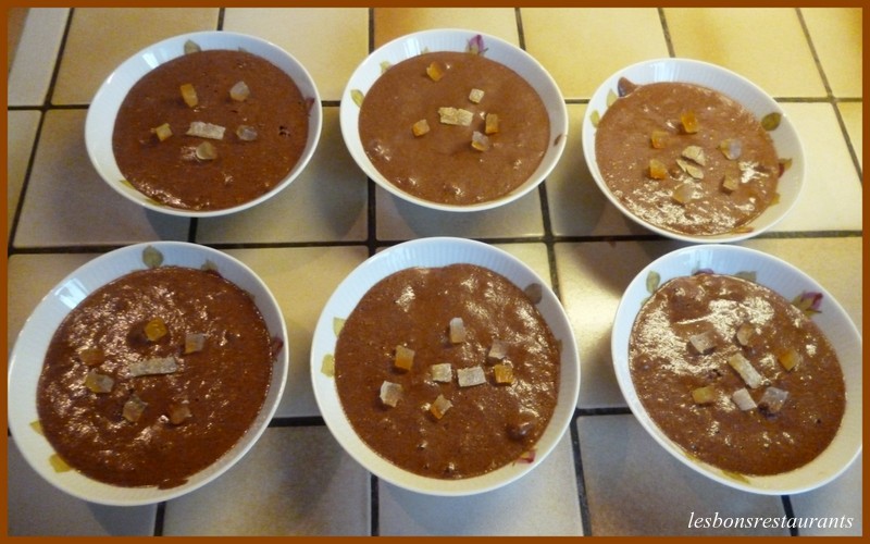 Mousse au chocolat et aux fruits confits